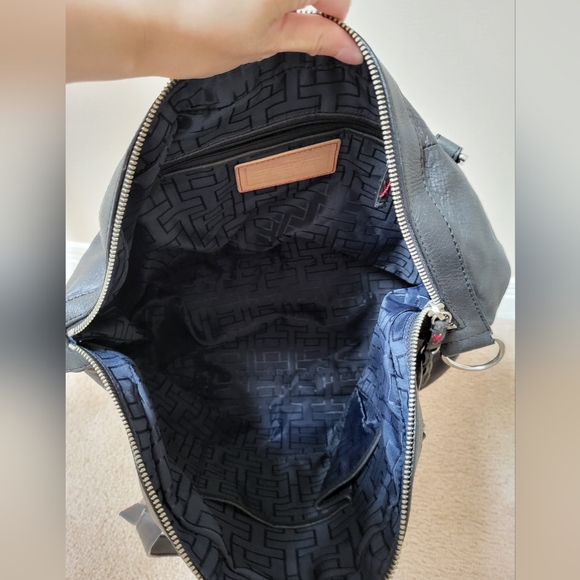 Y2K Vintage Tommy Hilfiger Bag! - Picture 10 of 15